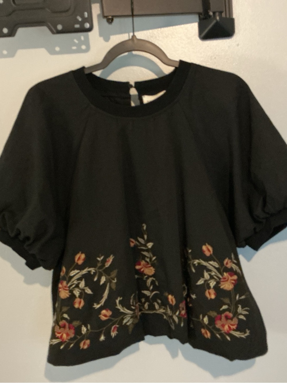 entro Black Short Puff Sleeve Top with Floral Embroidery
